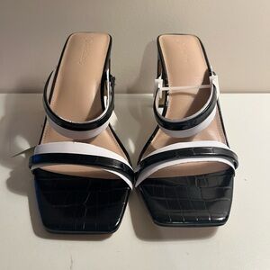 New in box THE DROP Avery Black & White Croc-Embossed Mule Heels Size 10